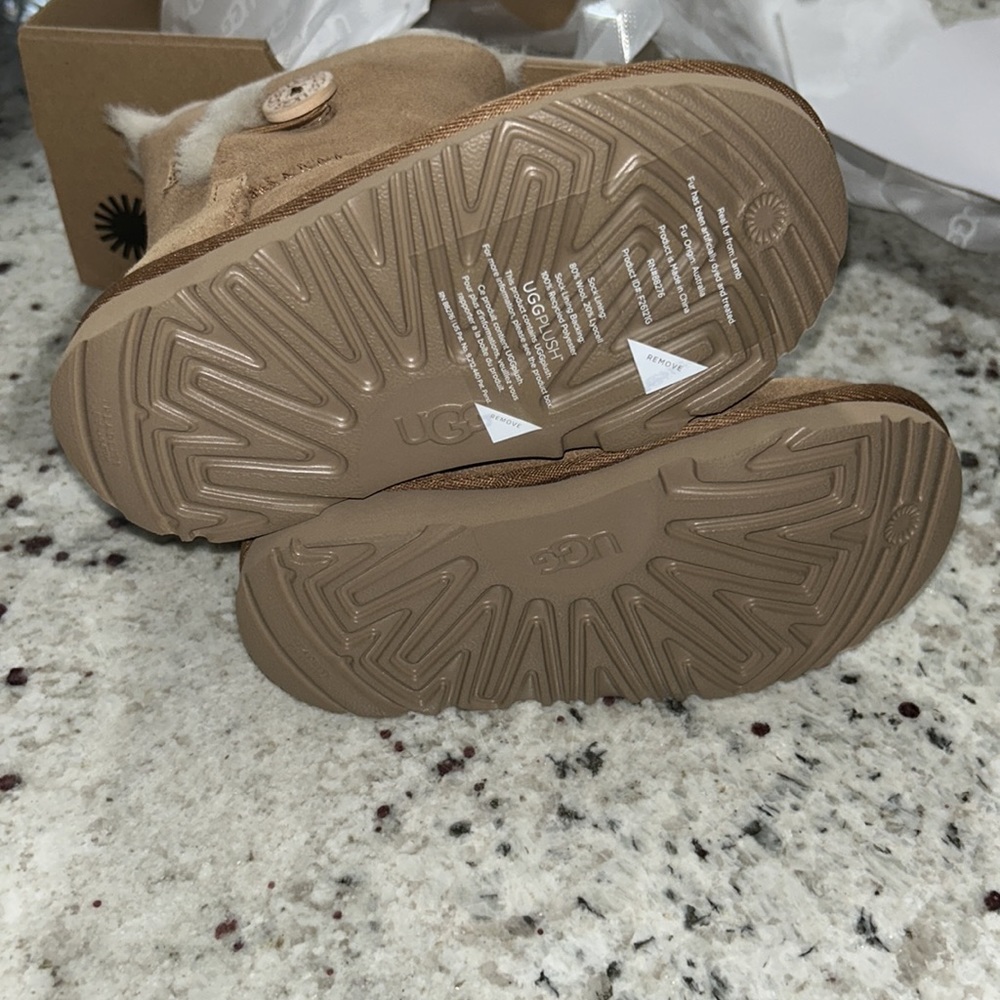 Bailey Button II Boot - Picture 9 of 9